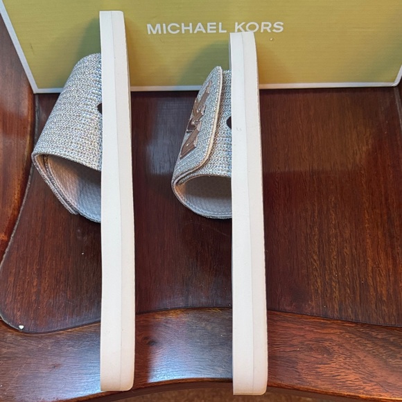 NWT Michael Kors MK Slides Glittering White Gold Sandals Size 8 w/Box - Picture 3 of 10